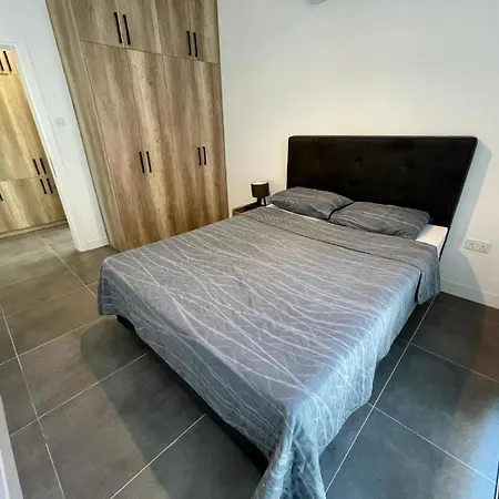 Mila Marina קיירניה